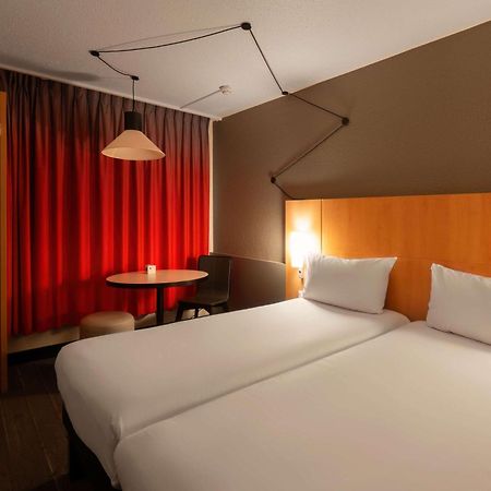 Отель Ibis Cergy Pontoise Le Port Экстерьер фото