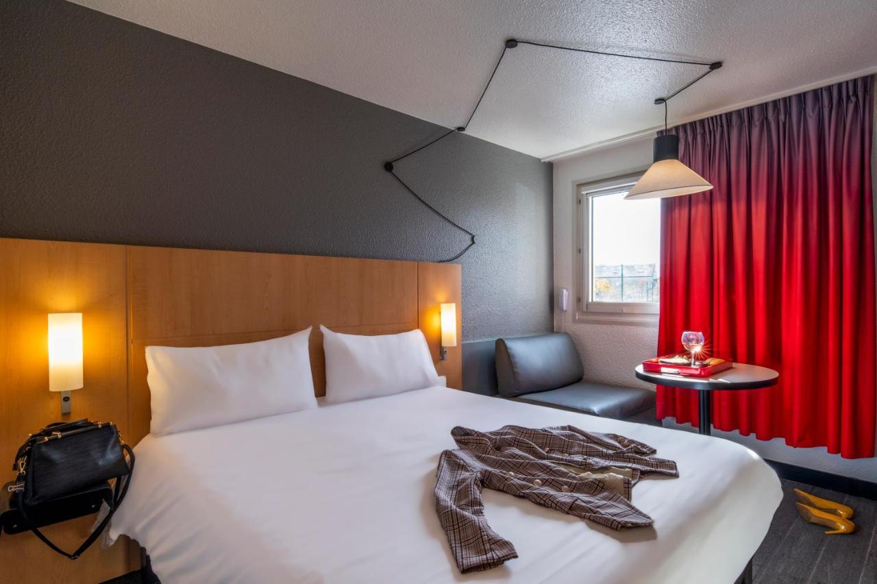 Отель Ibis Cergy Pontoise Le Port Экстерьер фото