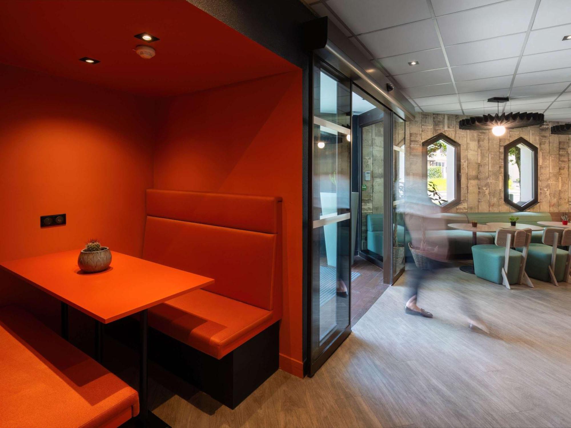 Отель Ibis Cergy Pontoise Le Port Экстерьер фото