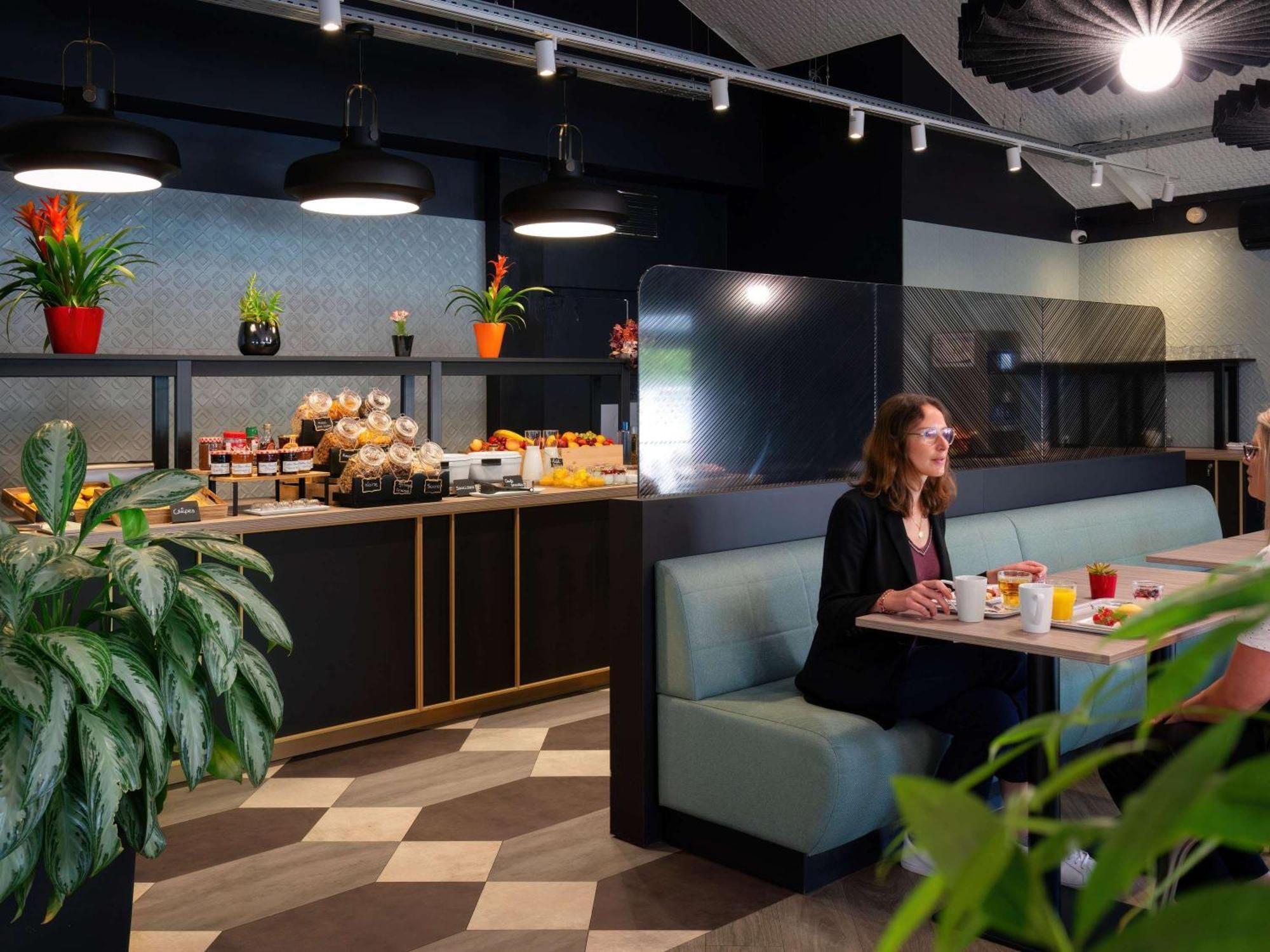 Отель Ibis Cergy Pontoise Le Port Экстерьер фото