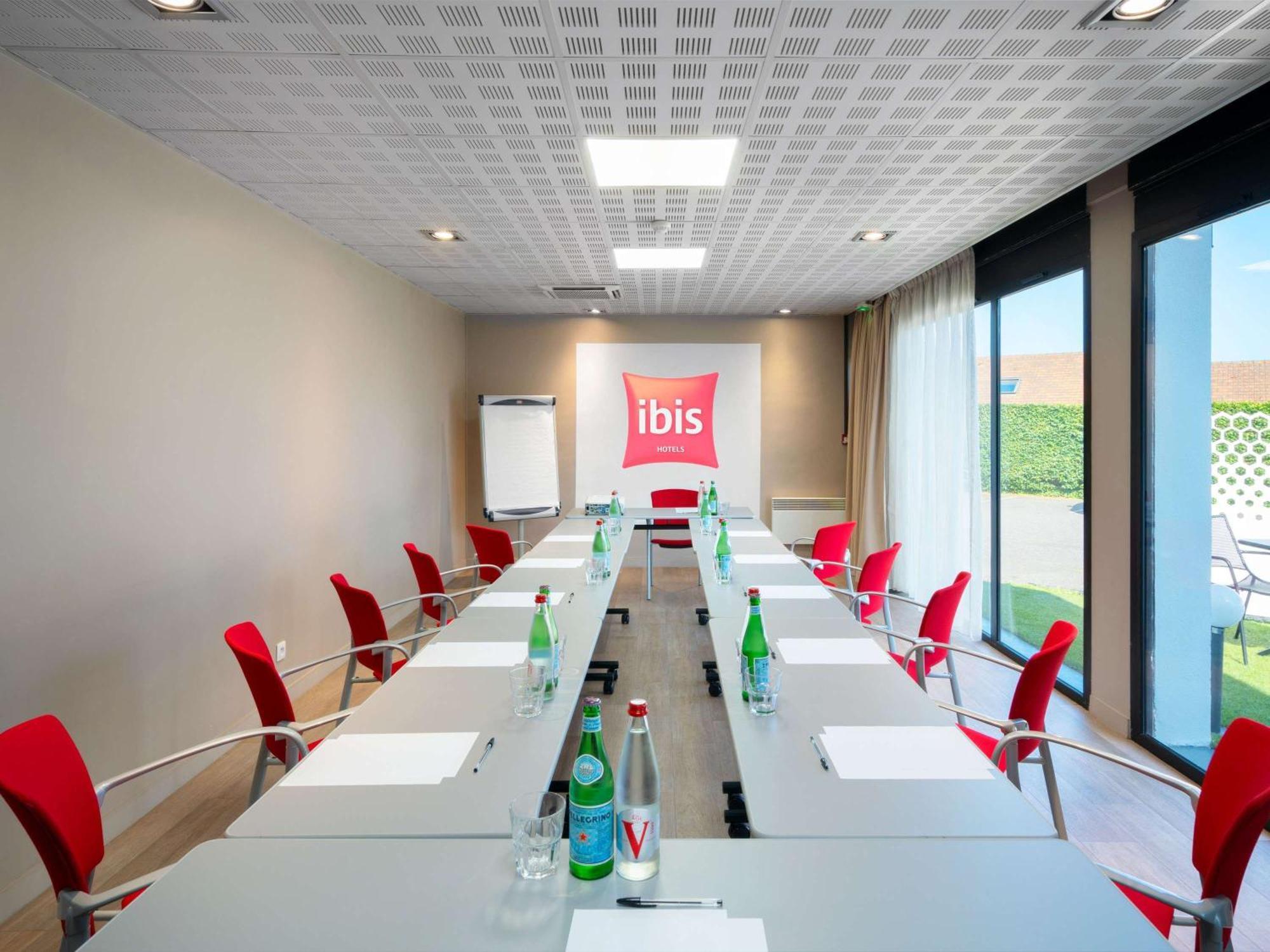 Отель Ibis Cergy Pontoise Le Port Экстерьер фото