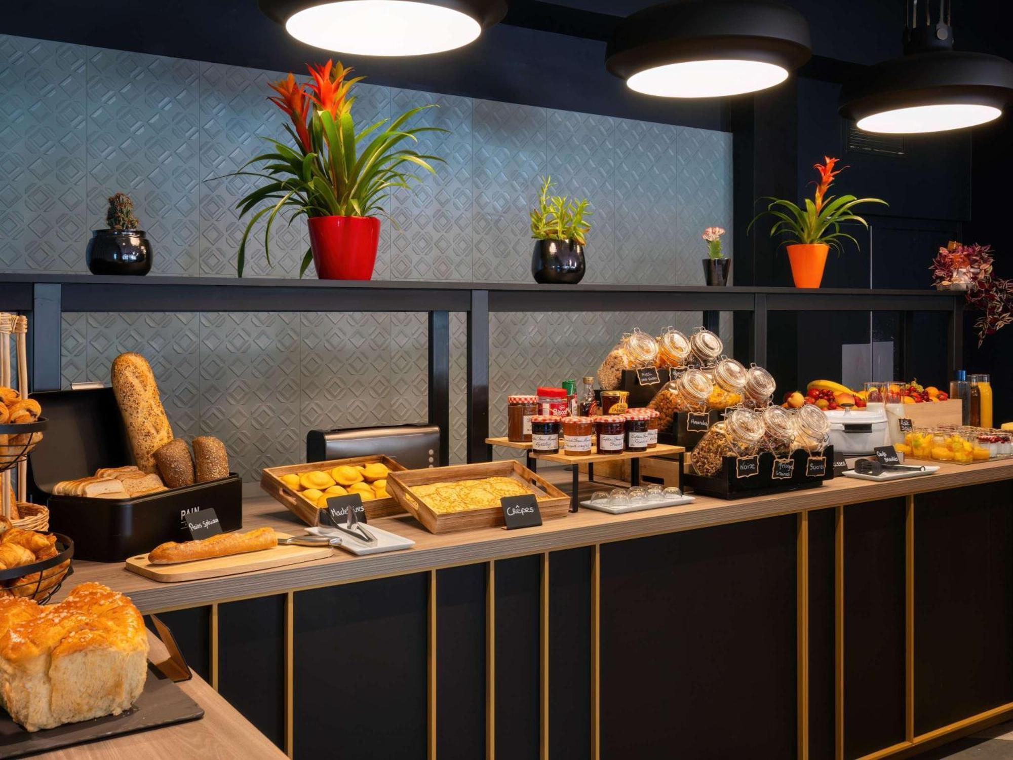 Отель Ibis Cergy Pontoise Le Port Экстерьер фото
