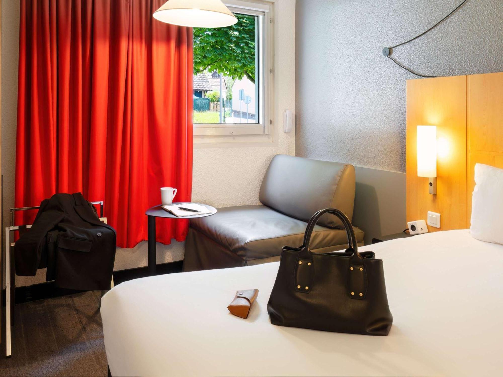 Отель Ibis Cergy Pontoise Le Port Экстерьер фото