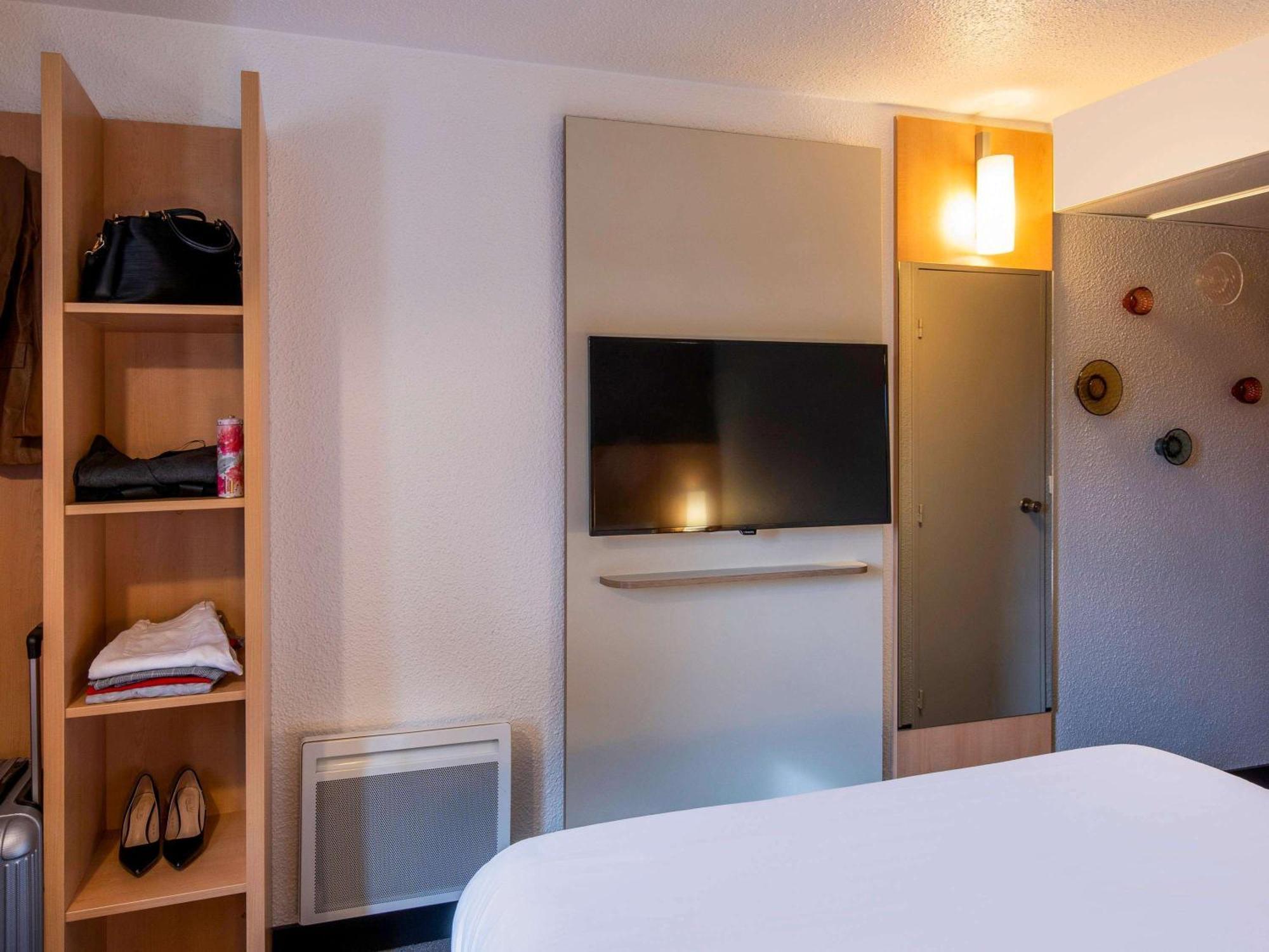 Отель Ibis Cergy Pontoise Le Port Экстерьер фото