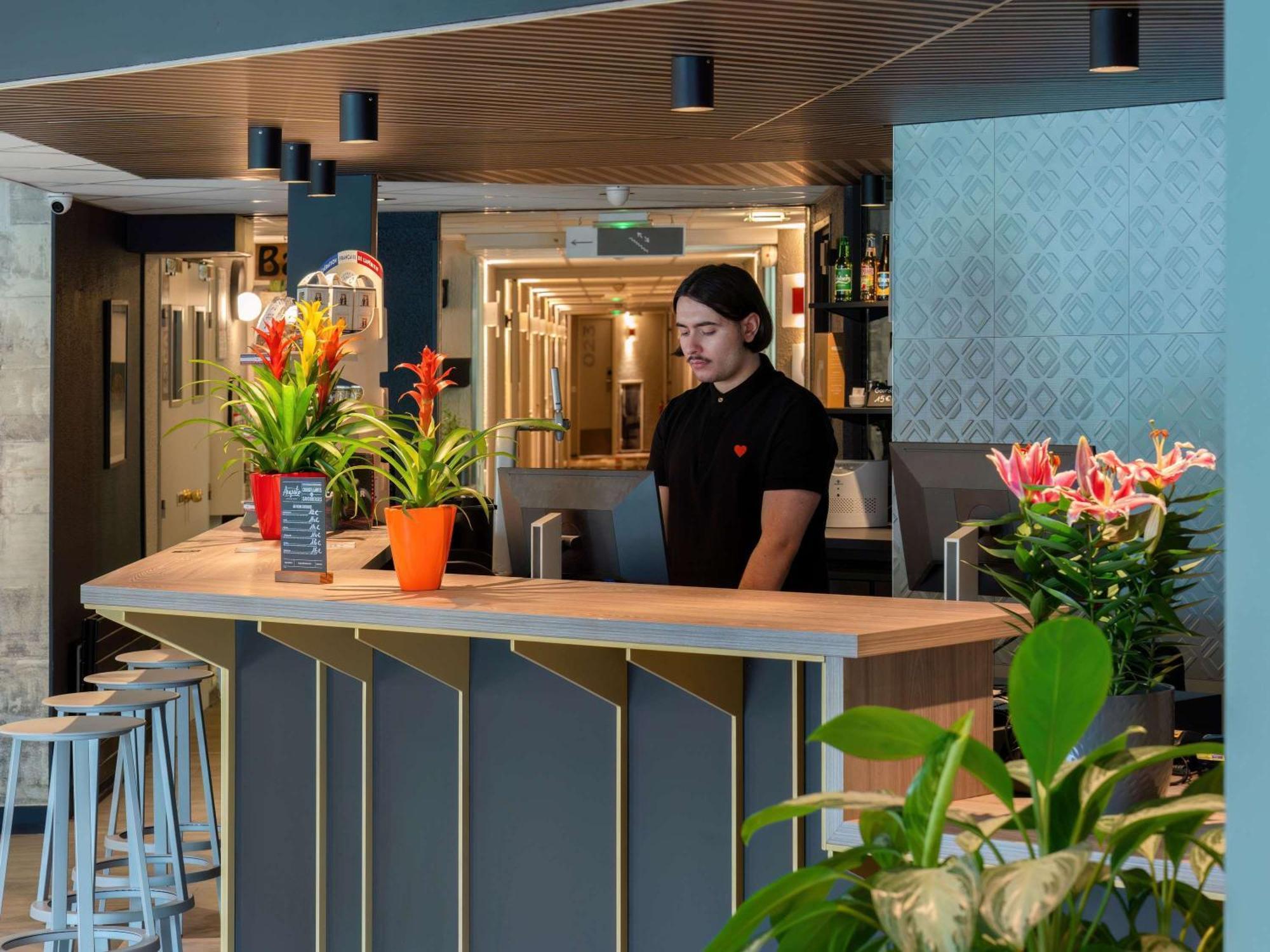 Отель Ibis Cergy Pontoise Le Port Экстерьер фото