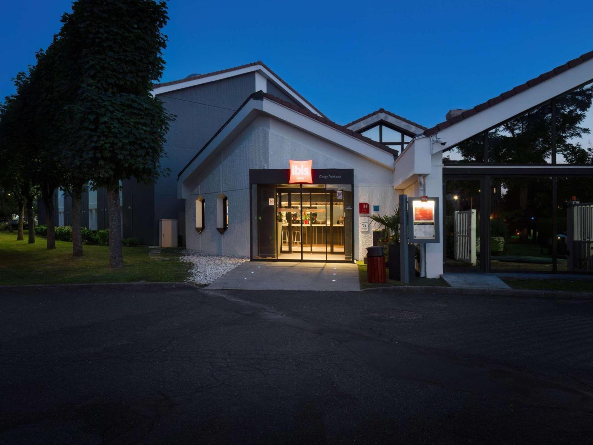 Отель Ibis Cergy Pontoise Le Port Экстерьер фото