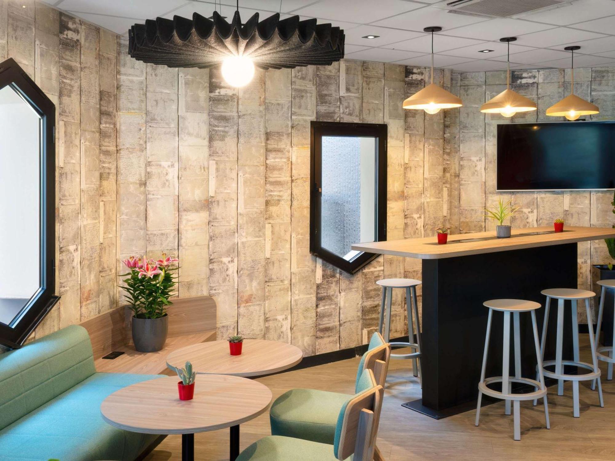 Отель Ibis Cergy Pontoise Le Port Экстерьер фото