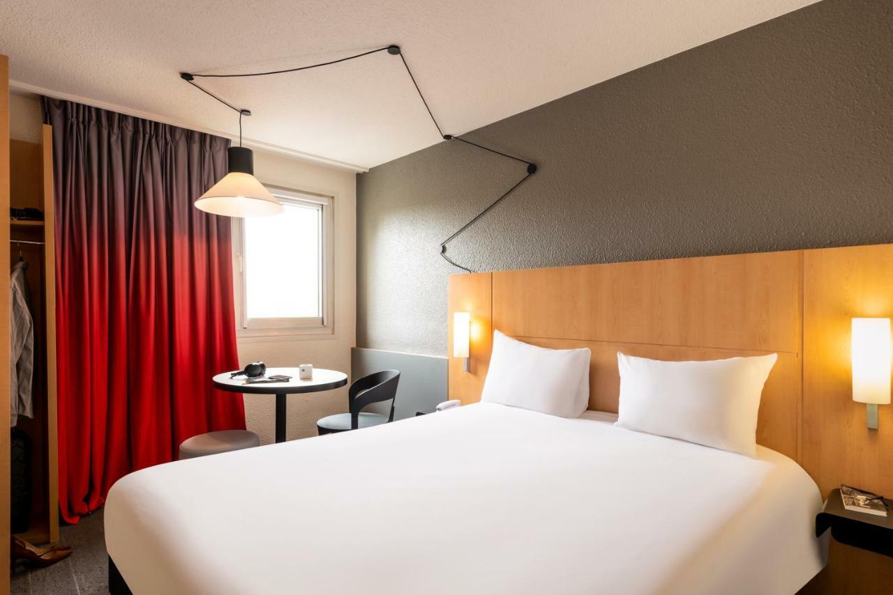 Отель Ibis Cergy Pontoise Le Port Экстерьер фото