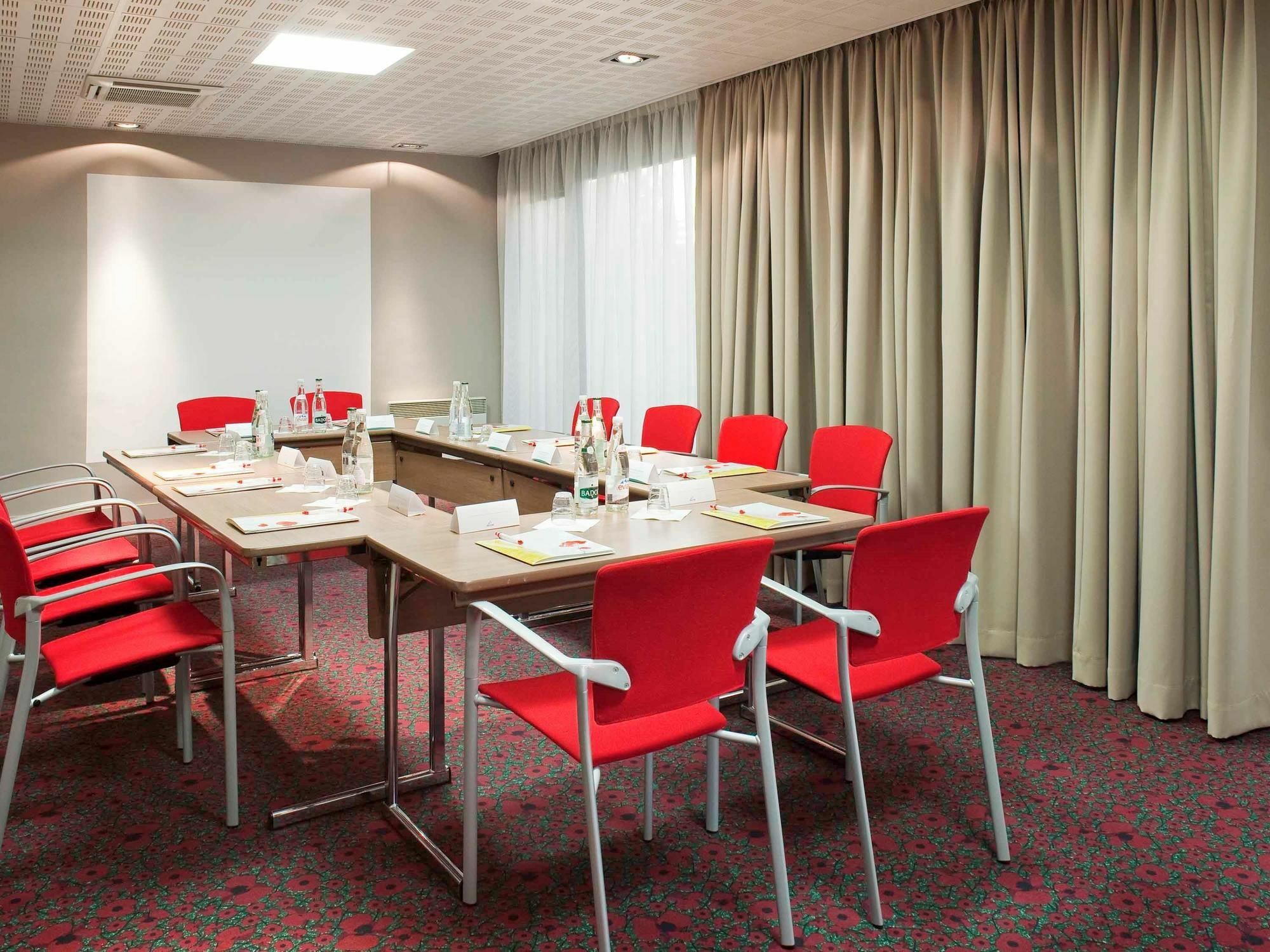 Отель Ibis Cergy Pontoise Le Port Экстерьер фото